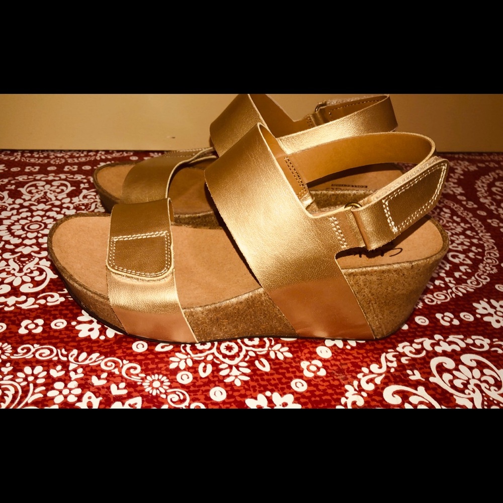 Clarks wedges!! 🌞
